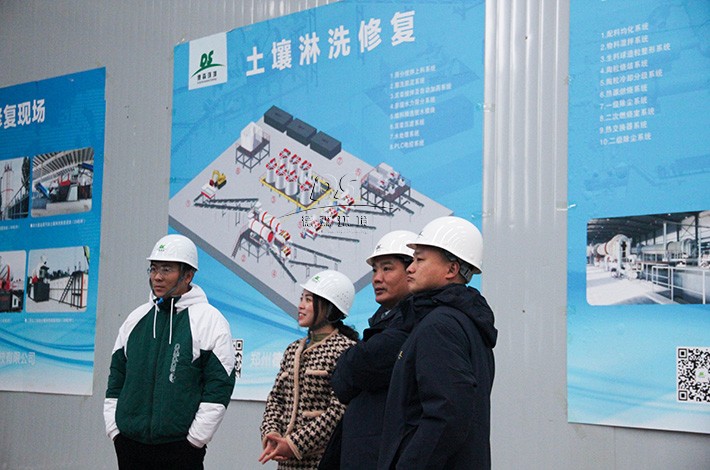 專家來訪生產車間指導工作