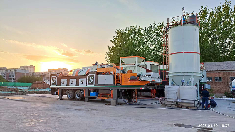 國內首套移動淋洗修復裝備調試運行成功 國內首套移動淋洗修復裝備調試運行成功