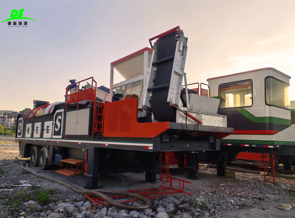 德森環(huán)境移動(dòng)淋洗車(chē)