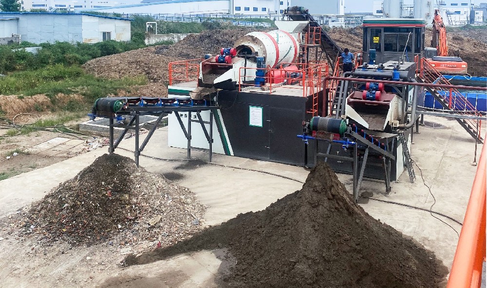 精工制造 精準(zhǔn)分選——德森環(huán)境篩分設(shè)備實(shí)力護(hù)航環(huán)保工程